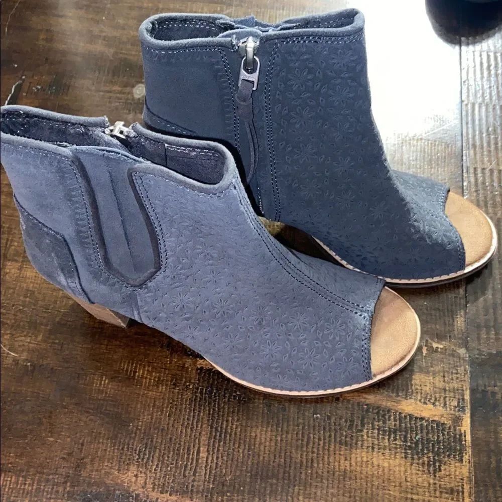TOMS slate gray peep toe bootie size 6